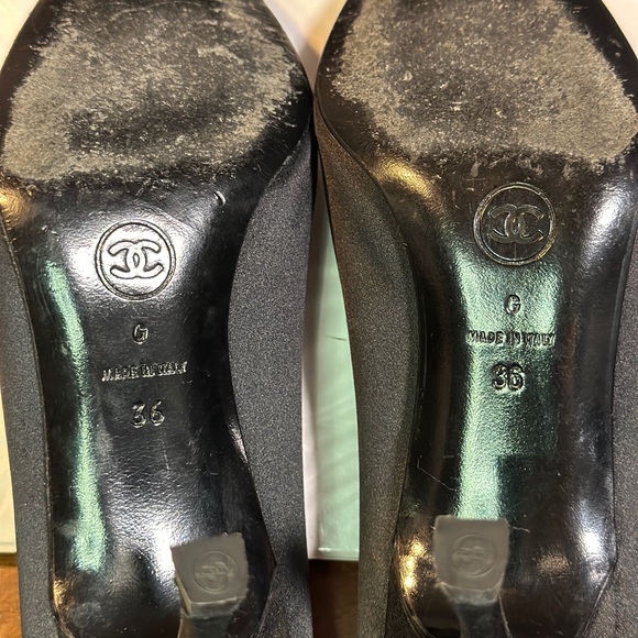 Chanel CLASSIC Pump BLACK HEELS rhinestone CAMELIA on toe US 6 UK36 box included - Picture 10 of 12